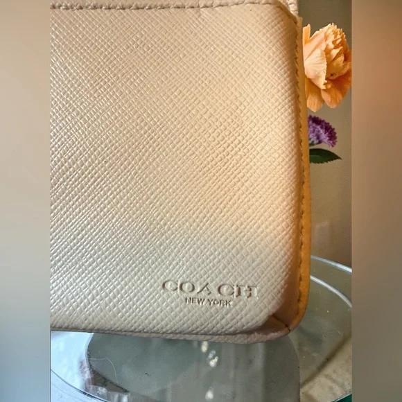 Coach Leather Peyton Tote Bag w/ matching wallet GUC - Picture 14 of 15